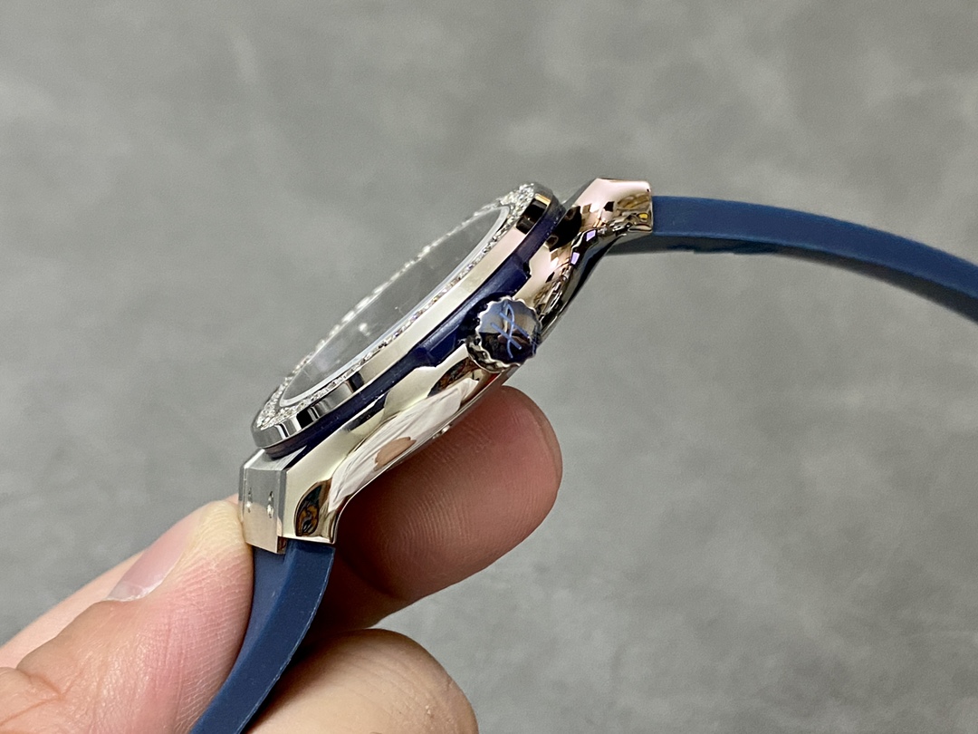 565.NX.7170.RX.1204 Hublot Classic Fusion Titanium Blue Diamonds