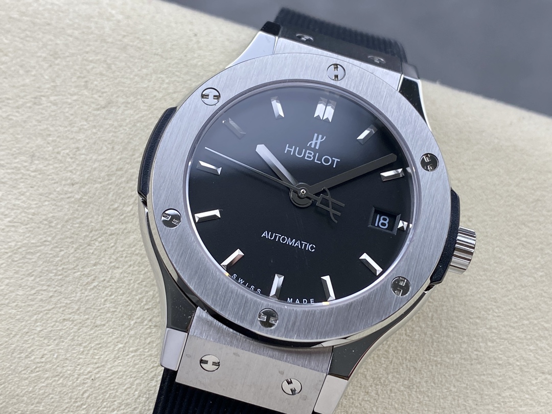 542.NX.1171.RX Hublot Classic Fusion Automatic Rubber