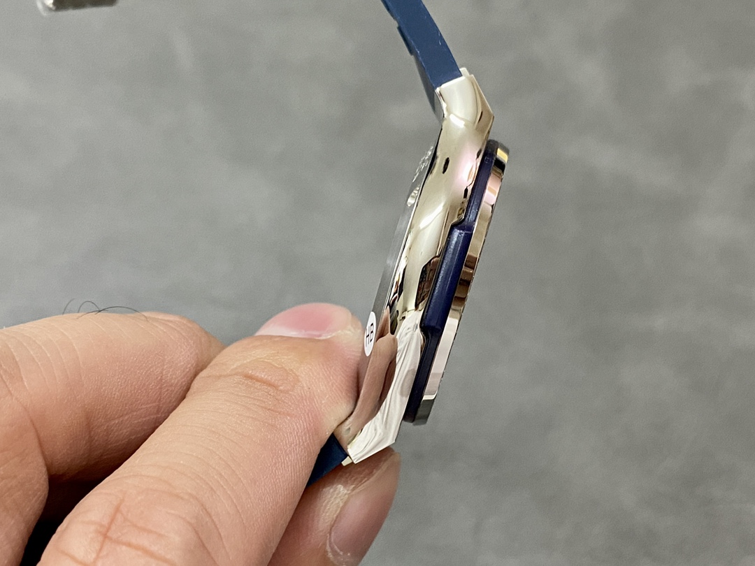 565.NX.7170.RX.1204 Hublot Classic Fusion Titanium Blue Diamonds