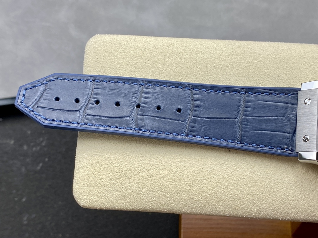 542.NX.7170.LR Hublot Classic Fusion Automatic Blue