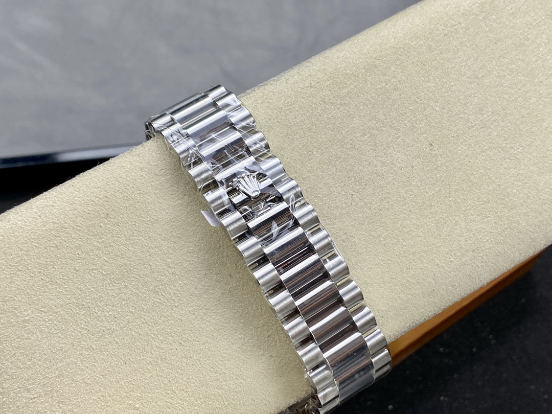 Rolex Day Date 40mm Platinum 228236 0006 Ice Blue Baguette