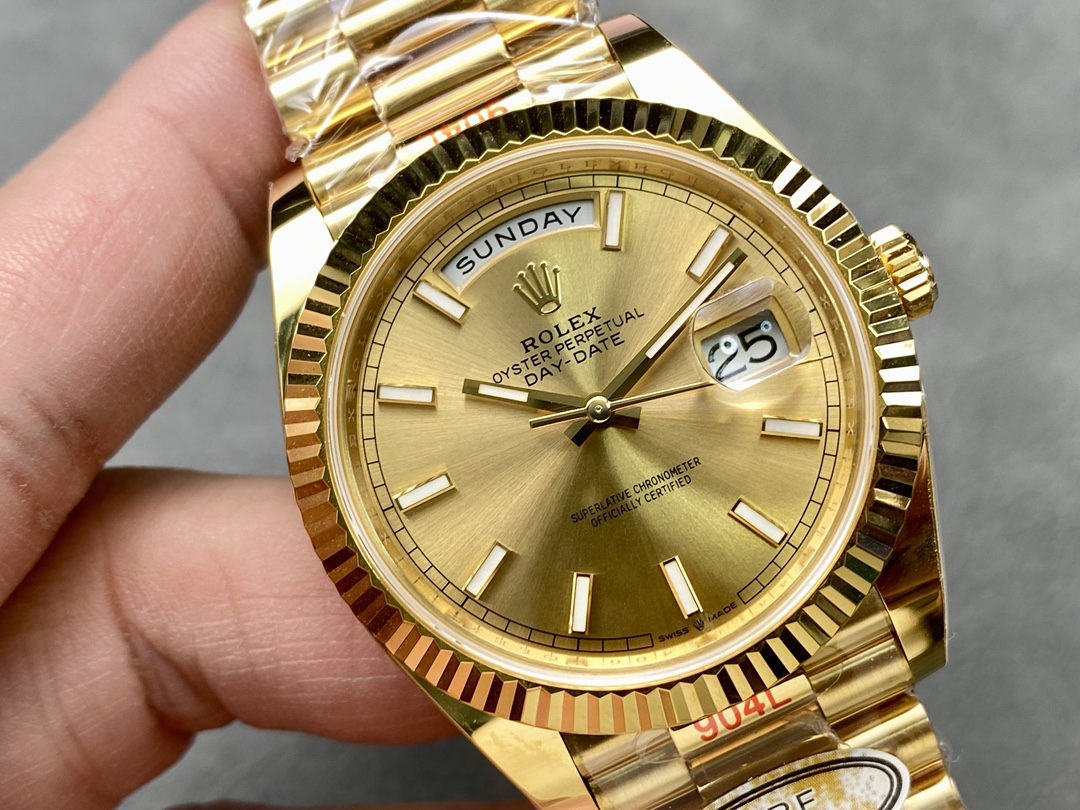 Rolex Day-Date 228238 Champagne Diamond Dial Fluted Bezel 40mm Mens Replica Watch