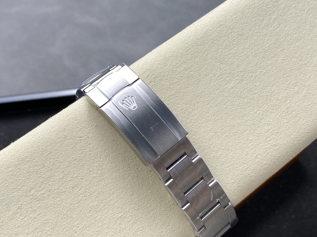 Rolex Oyster Perpetual 36mm 126000 Green Dial