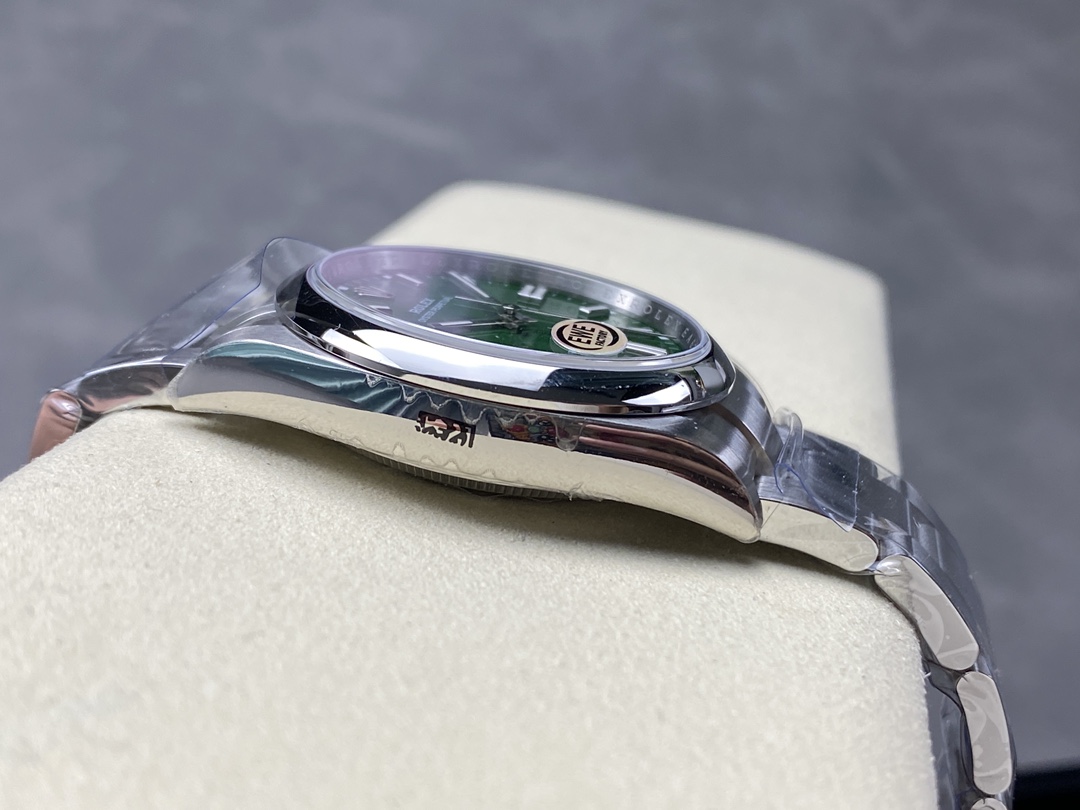 Rolex Oyster Perpetual 36mm 126000 Green Dial