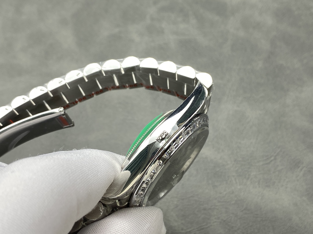 Rolex Day-Date 228349RBR Green Roman Dial Diamond Bezel 40mm Mens Replica Watch