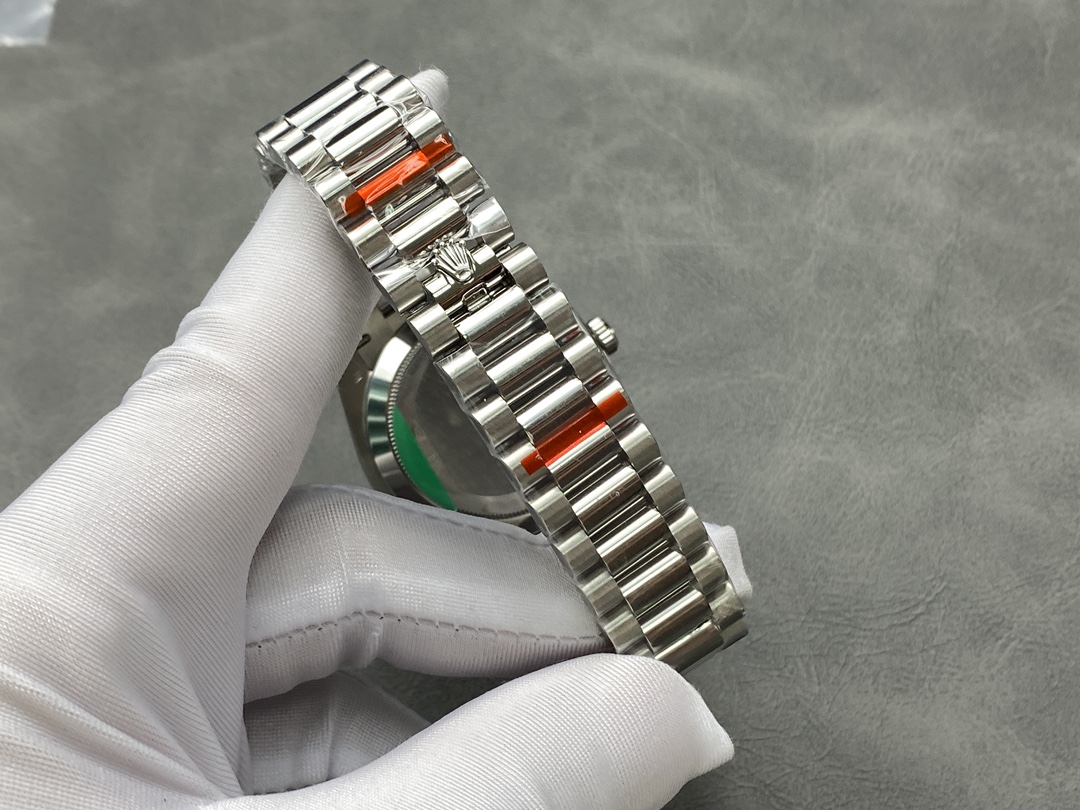 Rolex Day-Date 228349RBR Green Roman Dial Diamond Bezel 40mm Mens Replica Watch