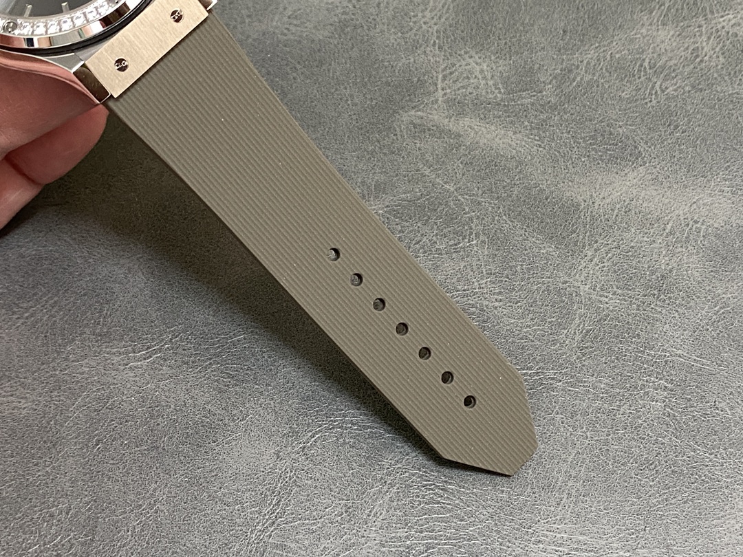 Hublot Classic Fusion Grey Dial 42mm Mens Replica Watch