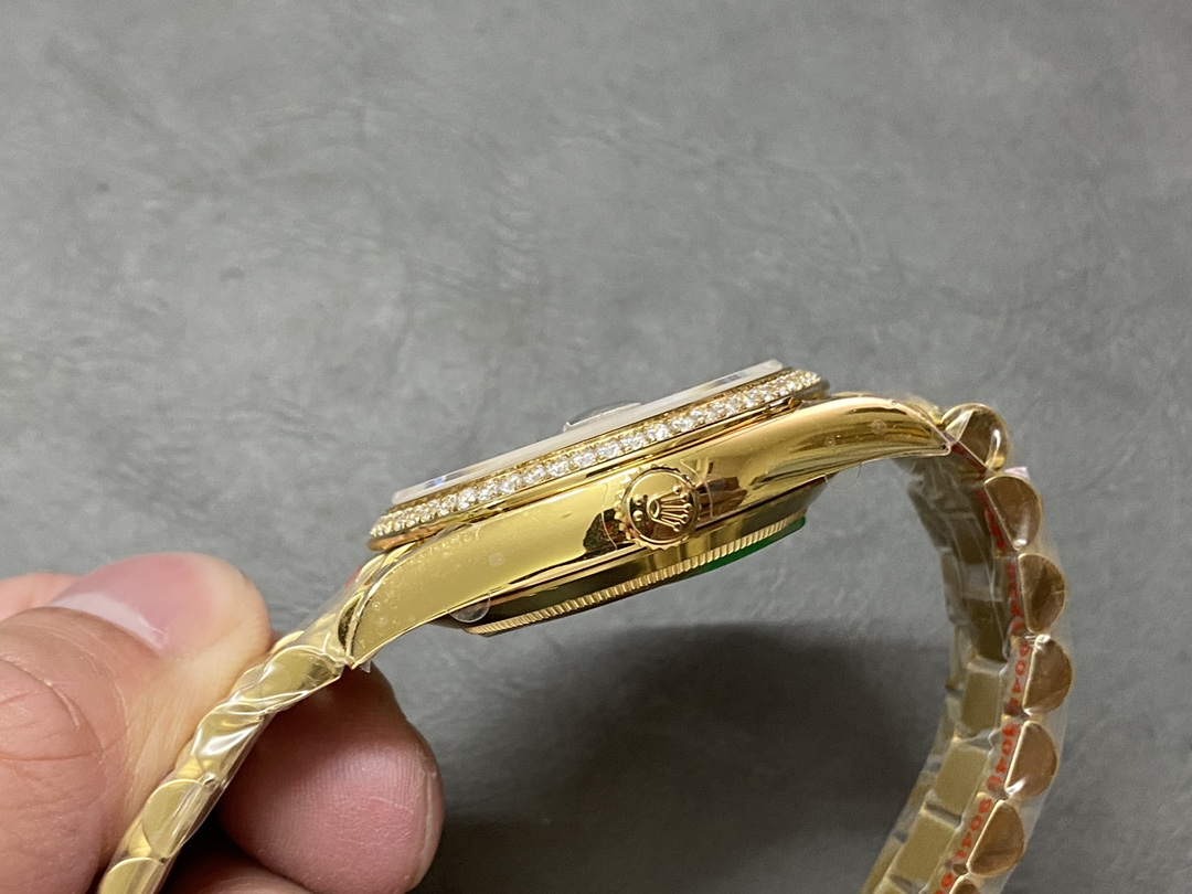 Rolex Day-Date 40 18K Yellow Gold Diamond Paved Dial Diamond m228348rbr 0037