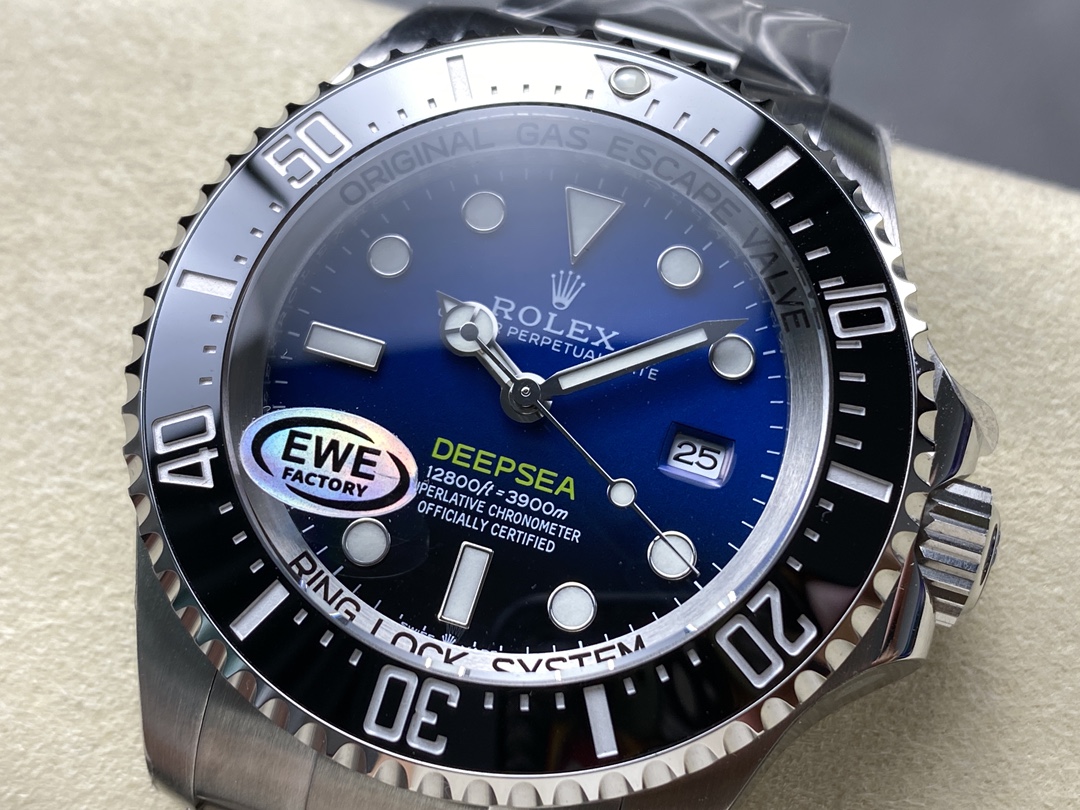 Rolex Sea-Dweller Deepsea 136660 0005 Stainless Steel Black Blue Dial 44MM Mens Replica Watch