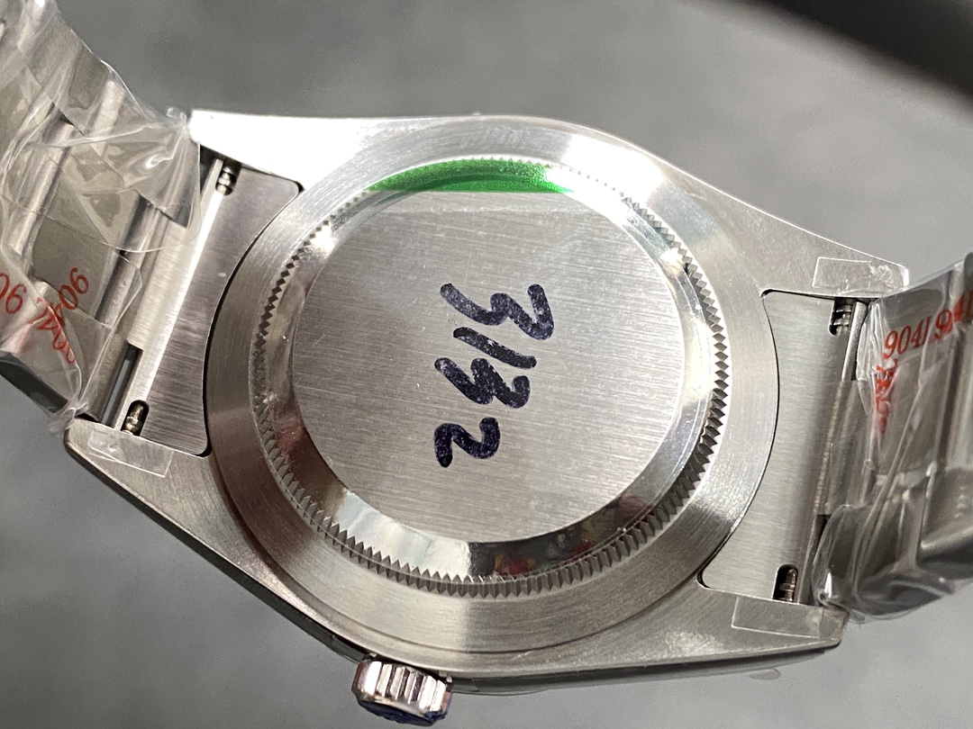 Rolex Oyster Perpetual 39 Red Grape Dial Steel 114300 0002 Men's Watch