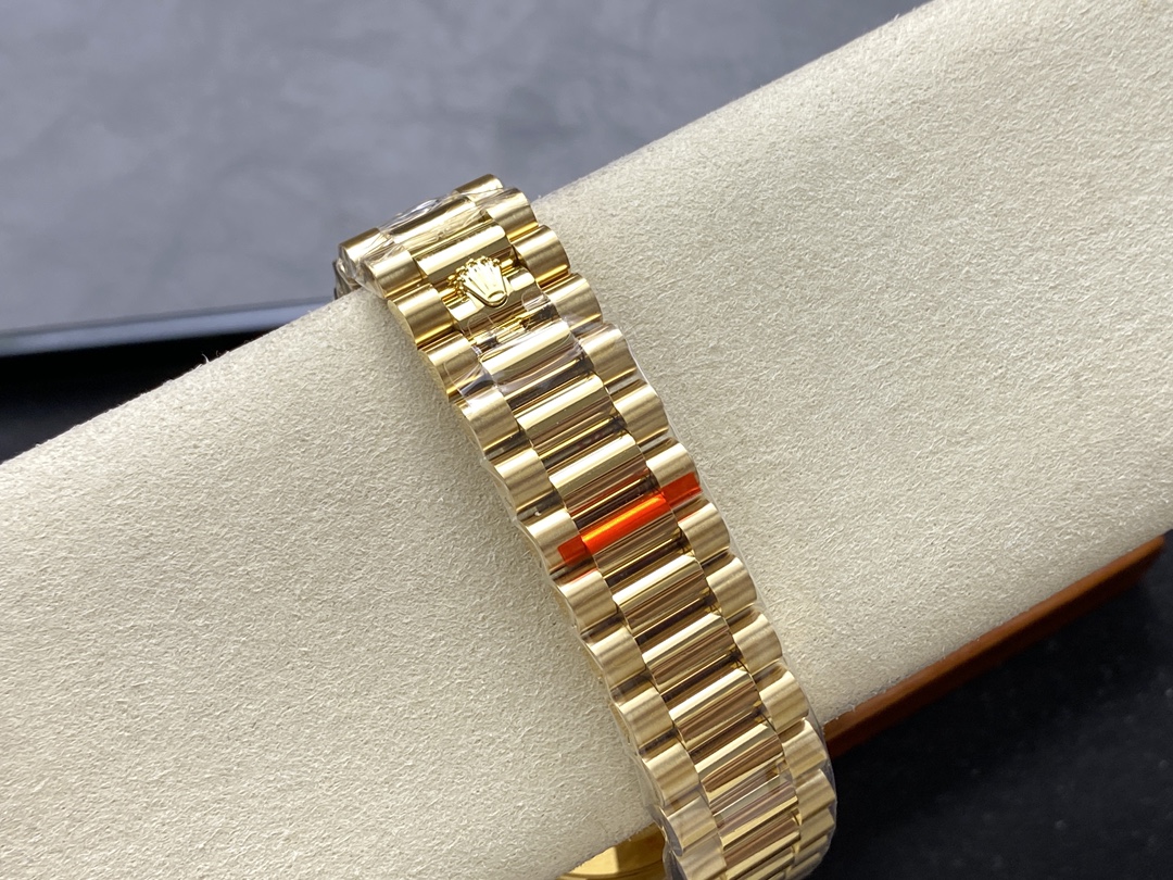 Rolex Day Date 40 Yellow Gold Pave Diamond Dial M228238 0054 Men's Watch