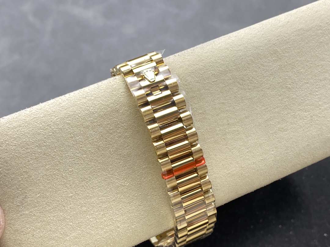 Rolex Day-Date 118238 Yellow Gold Green Diamond Pave Dial 36mm Unisex Replica Watch