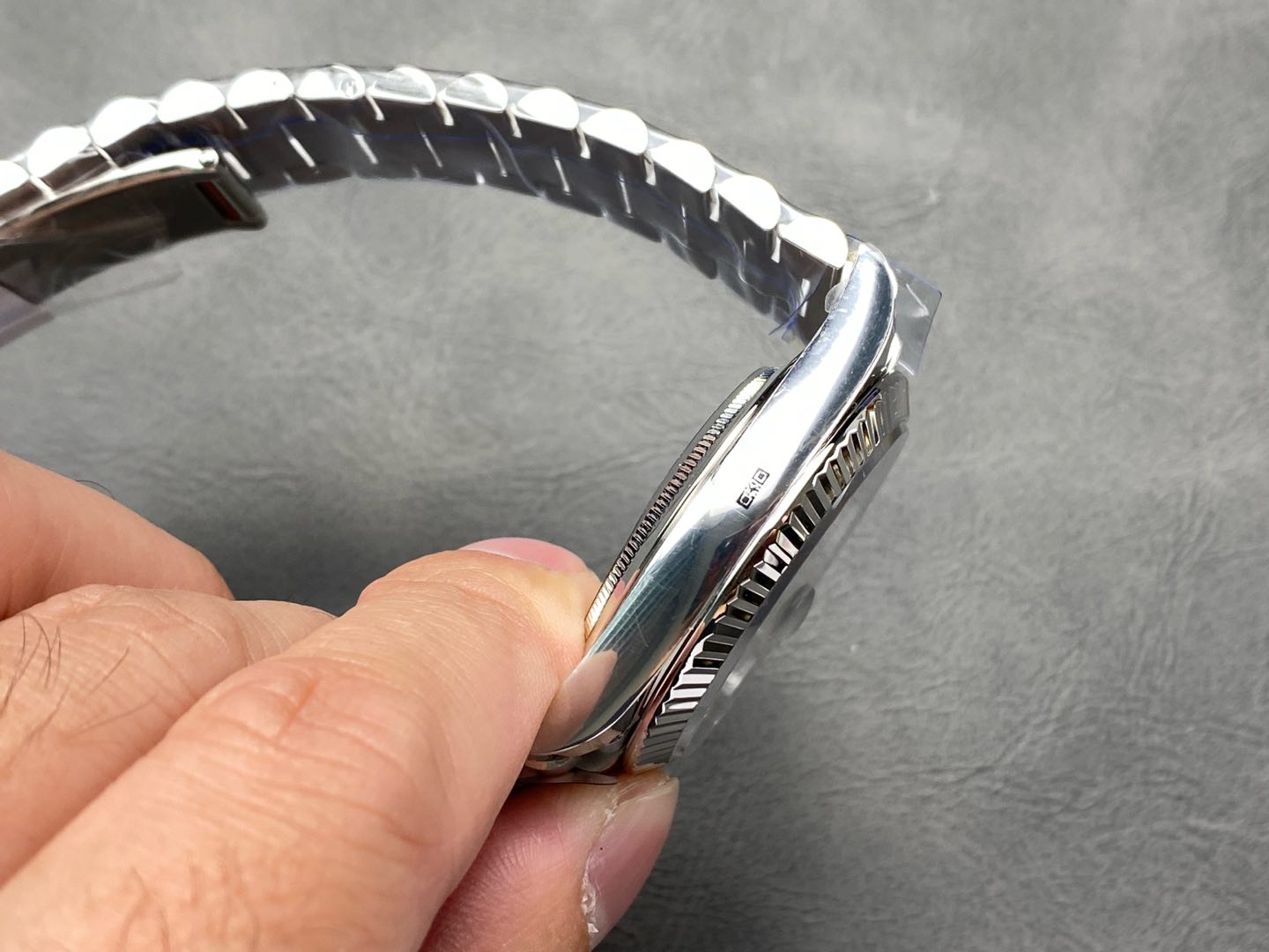 Rolex Day-Date 228239 Green Roman Dial Fluted Bezel 40mm Mens Replica Watch