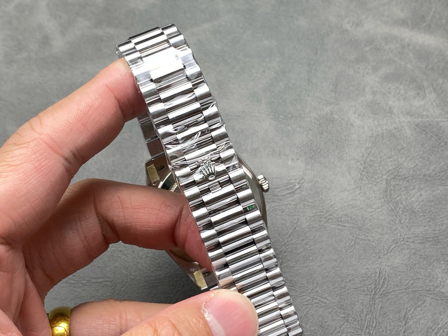 Rolex Day-Date 228239 Green Roman Dial Fluted Bezel 40mm Mens Replica Watch