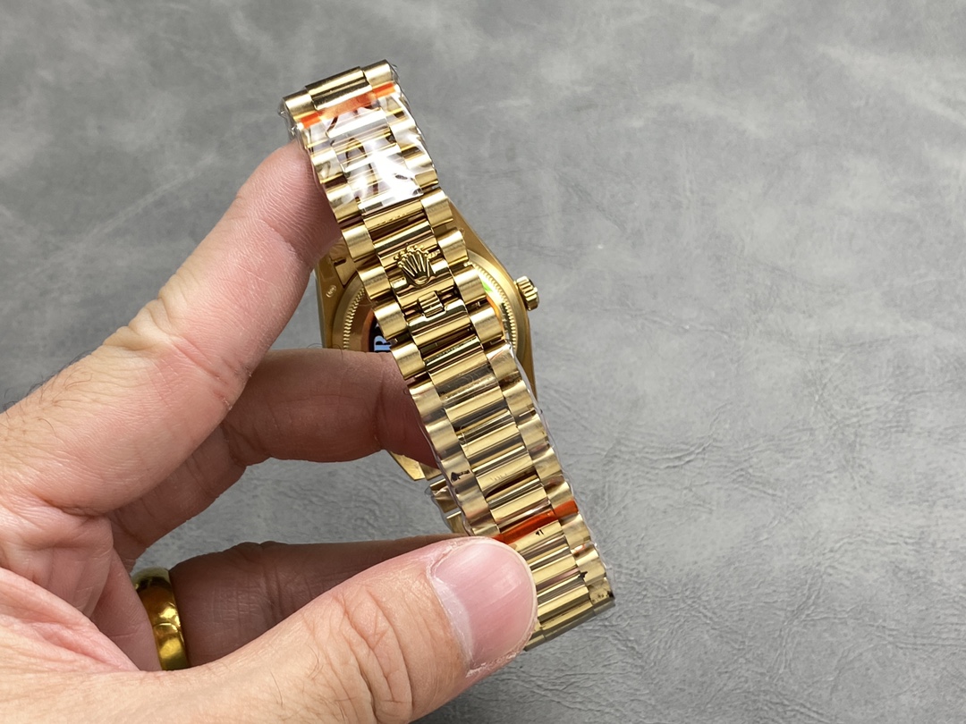 Rolex Day-Date 128238 0008 Fluted Bezel Champagne Diamond Dial 36MM Unisex Replica Watch