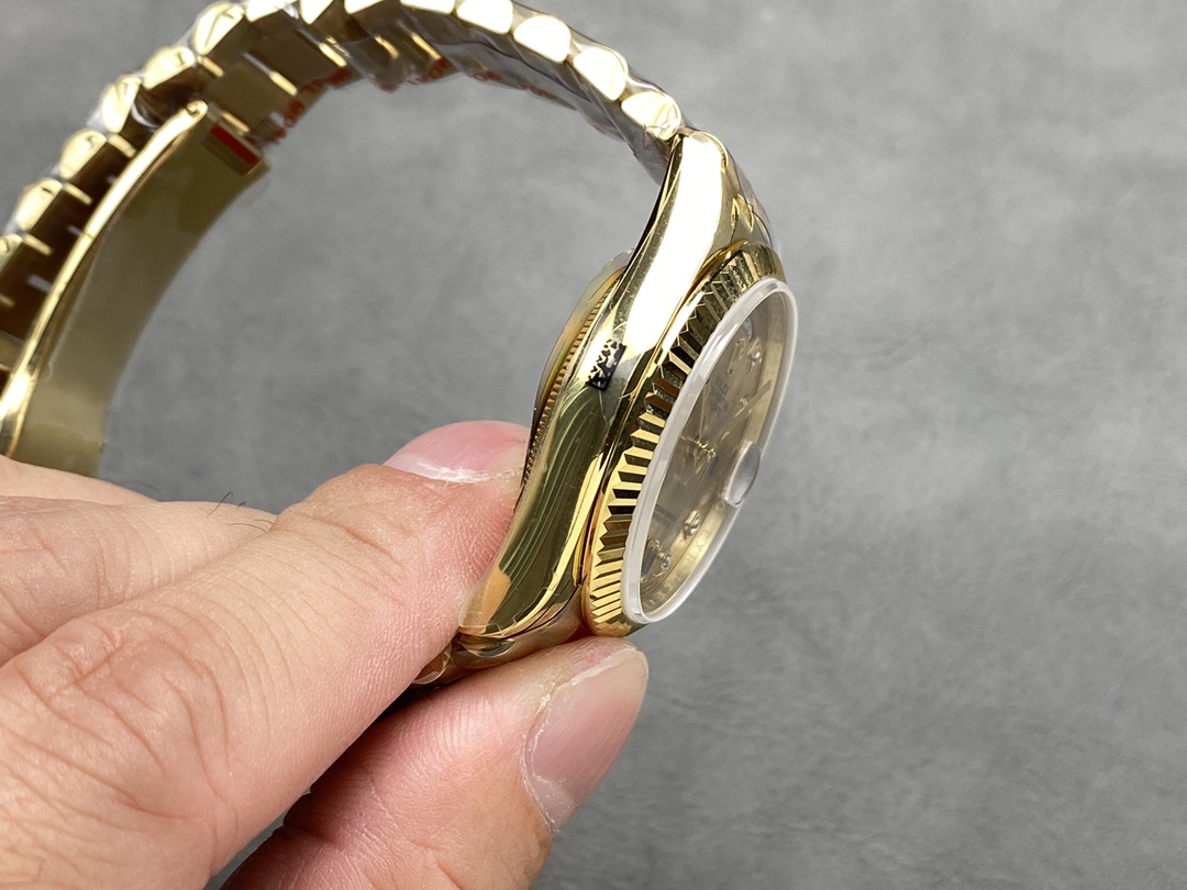 Rolex Day-Date 128238 0008 Fluted Bezel Champagne Diamond Dial 36MM Unisex Replica Watch
