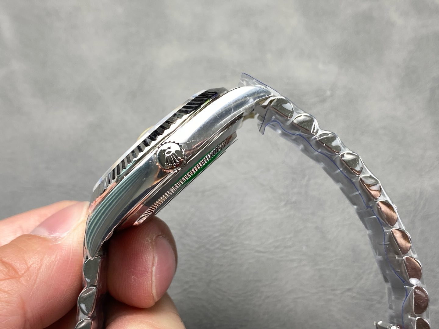 Rolex Day-Date 228239 Green Roman Dial Fluted Bezel 40mm Mens Replica Watch