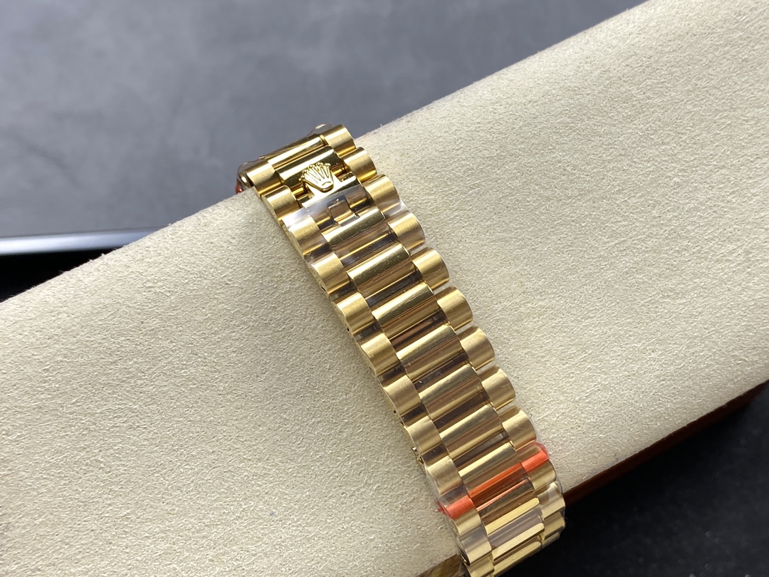 Rolex Day Date 36mm Green Dial Diamond-Set Bezel President Bracelet m128398tbr 0035