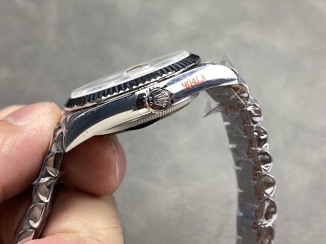 Rolex Day Date 36 White Dial Fluted Bezel White Gold m128239 0059 President Watch