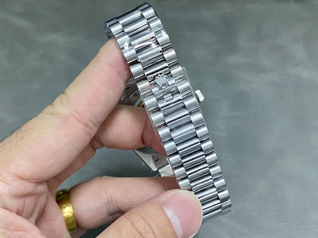 Rolex Day-Date 228396TBR Ice Blue Diamond Dial Diamond Bezel 40mm Mens Replica Watch