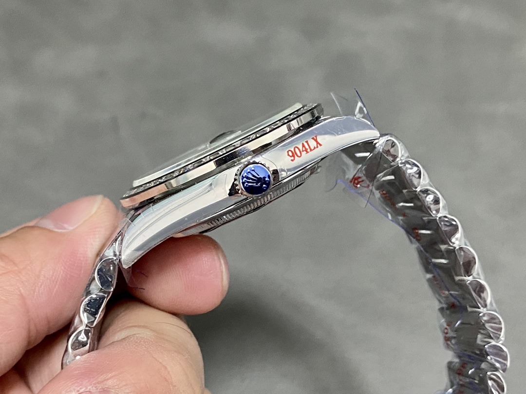 Rolex Day-Date 228396TBR Ice Blue Diamond Dial Diamond Bezel 40mm Mens Replica Watch