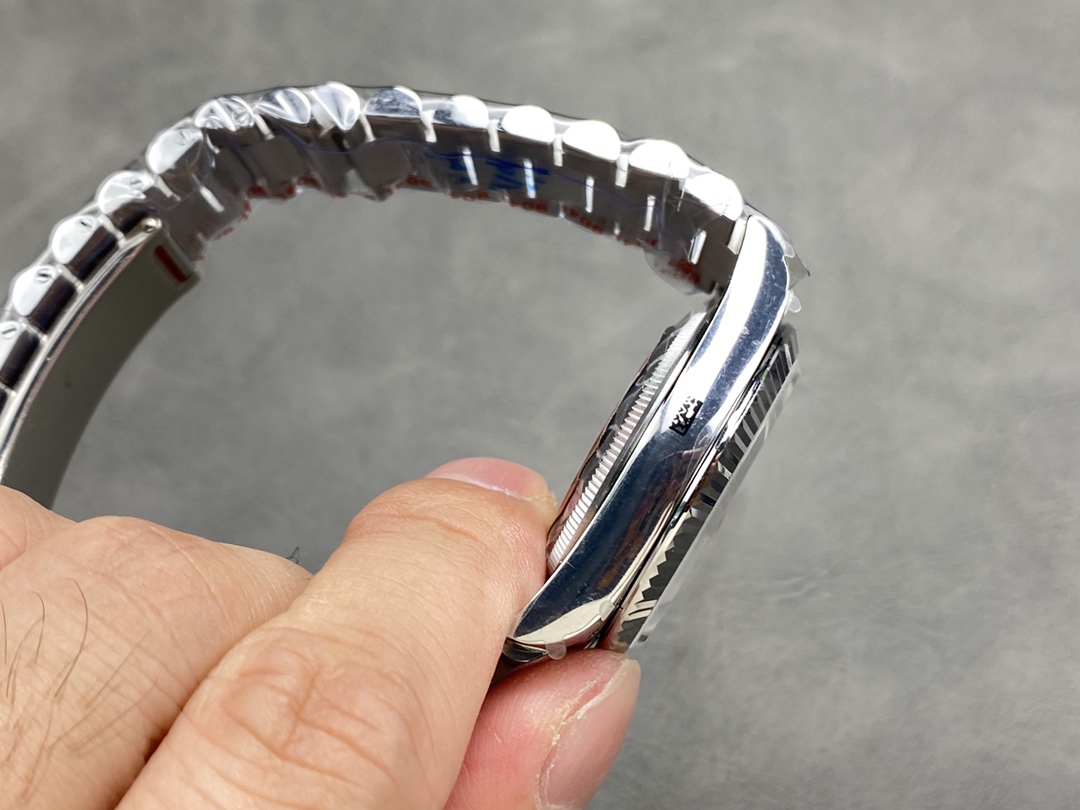 Rolex Day Date 36 36mm Bright Blue Diamond-Set Dial Fluted Bezel Presi m128236 0023