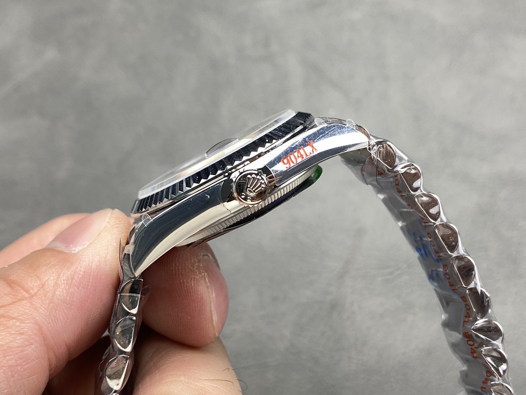 Rolex Day Date 36 36mm Bright Blue Diamond-Set Dial Fluted Bezel Presi m128236 0023