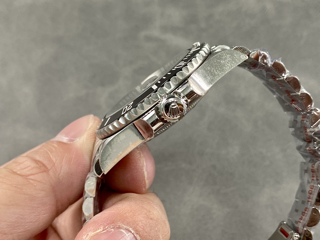 Rolex Submariner 41 Black Dial Fluted Bezel Jubilee 126610LN Men's Watch