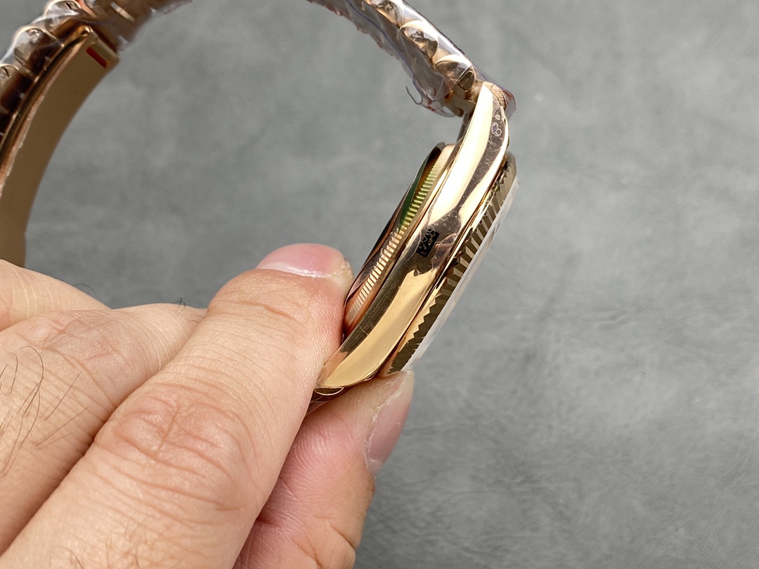 Rolex Day-Date 228235 Sundust Index Dial Fluted Bezel 40mm Mens Replica Watch