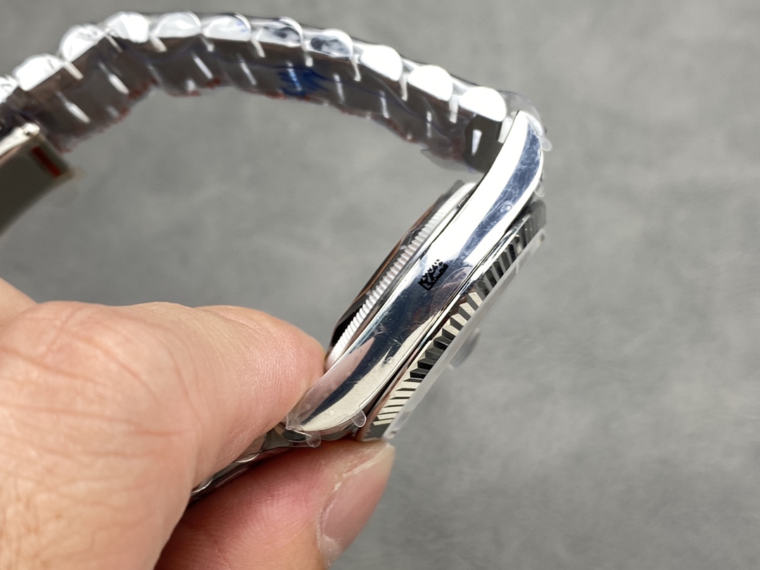 Rolex Day-Date 128239 Blue Ombre Diamond Dial 36MM Unisex Replica Watch