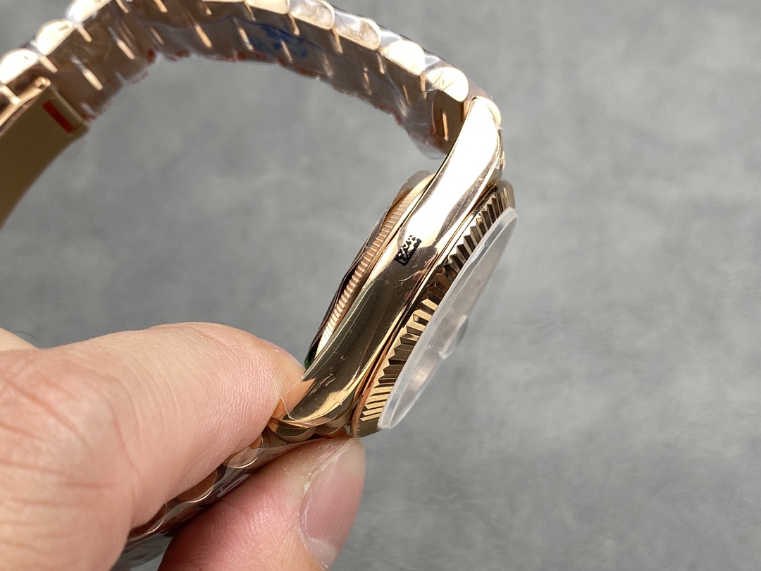 Rolex Day Date 36mm Everose Gold 128235 0070 White Roman