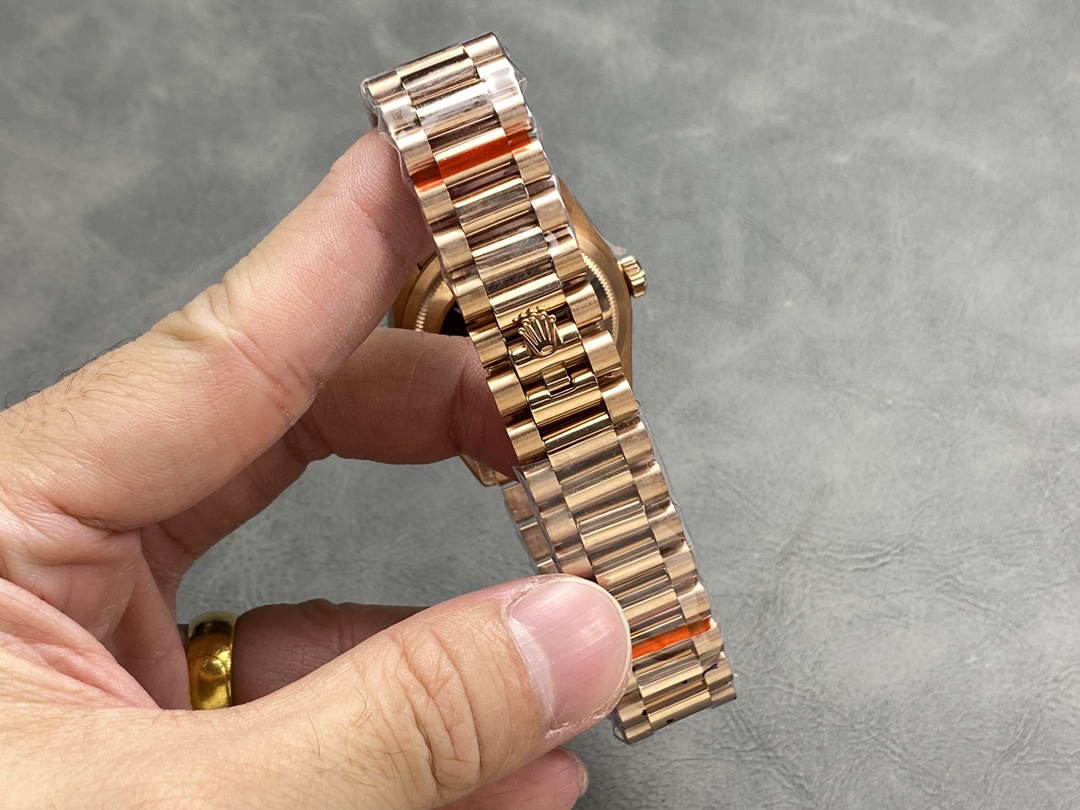 Rolex Day-Date 228235 Sundust Index Dial Fluted Bezel 40mm Mens Replica Watch