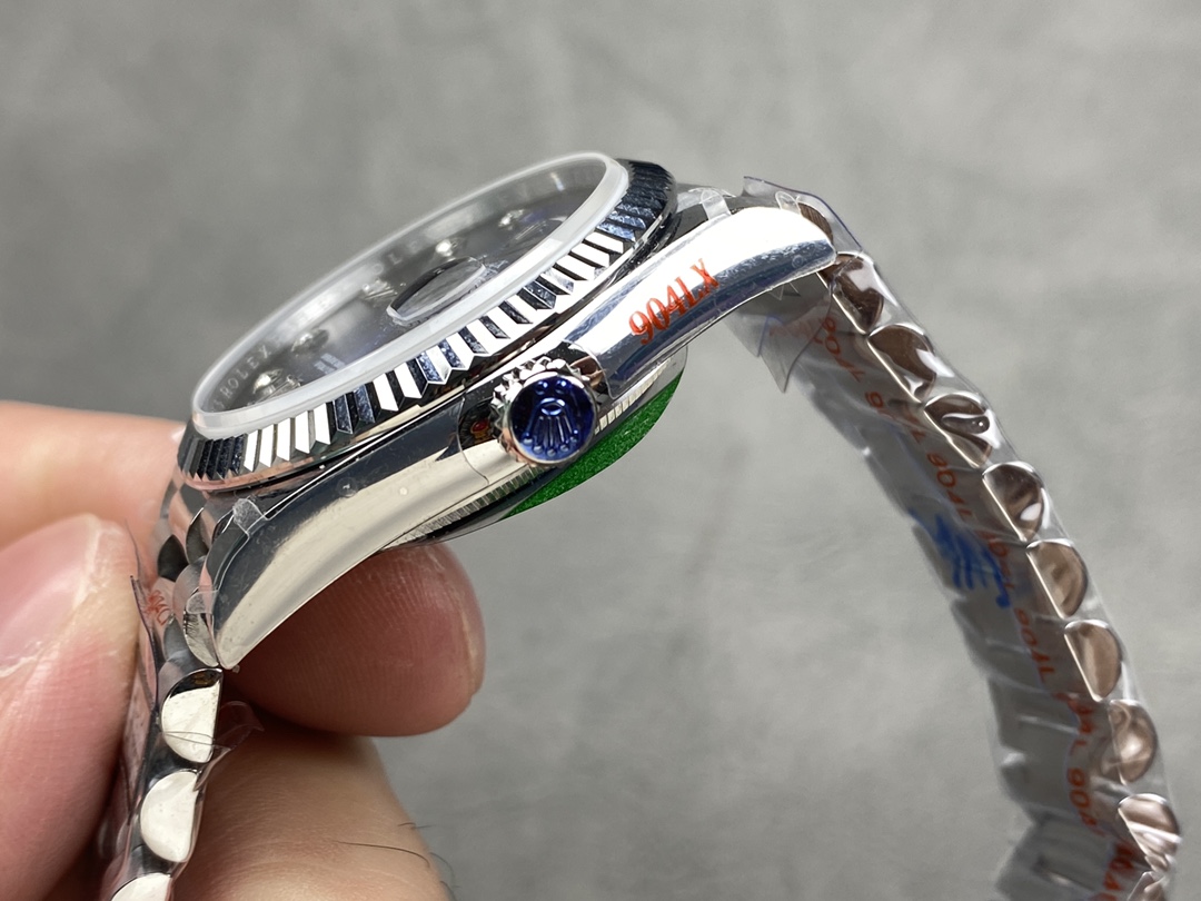 Rolex Day-Date 128239 Blue Ombre Diamond Dial 36MM Unisex Replica Watch