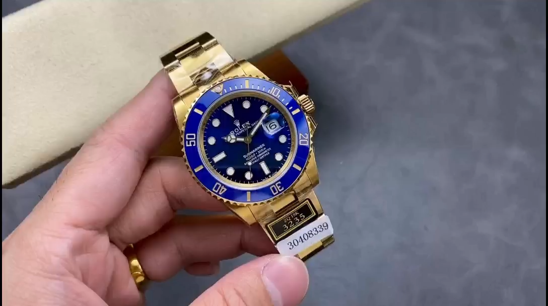 Rolex Submariner 126618LB Video