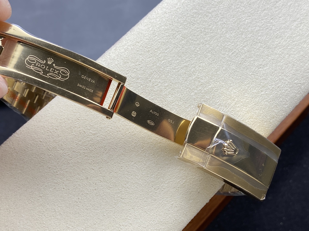 Rolex Sky-Dweller m336938-0004 Yellow Gold Champagne Dial 42mm Mens Replica Watch