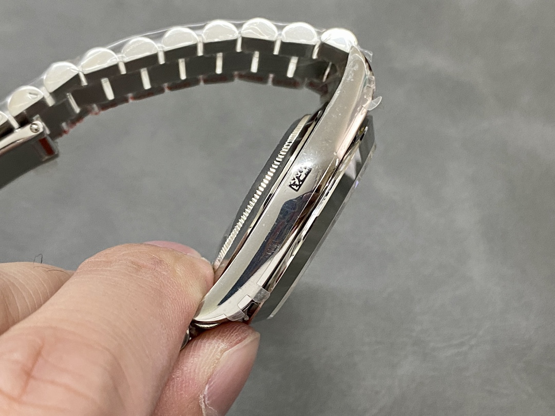 Rolex Day-Date 40mm Platinum Meteorite Baguette 228206 0036 Men's Watch