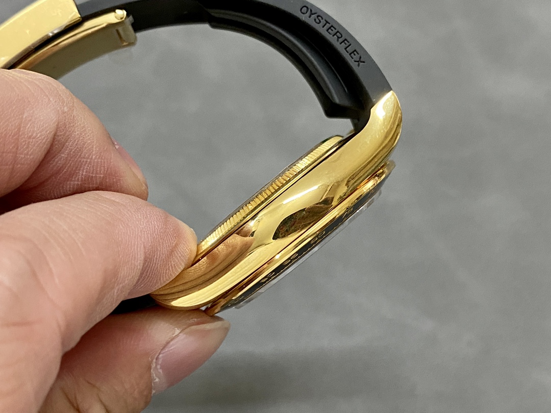 Rolex Cosmograph Daytona 40 Yellow Gold Balck Rubber m126518ln 0006