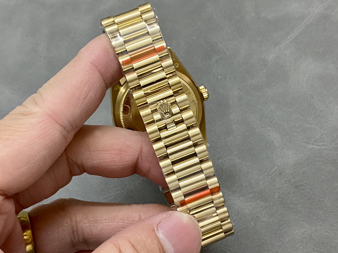 Rolex Day-Date 118208 Yellow Gold White Dial Roman Numeral 36mm Unisex Replica Watch