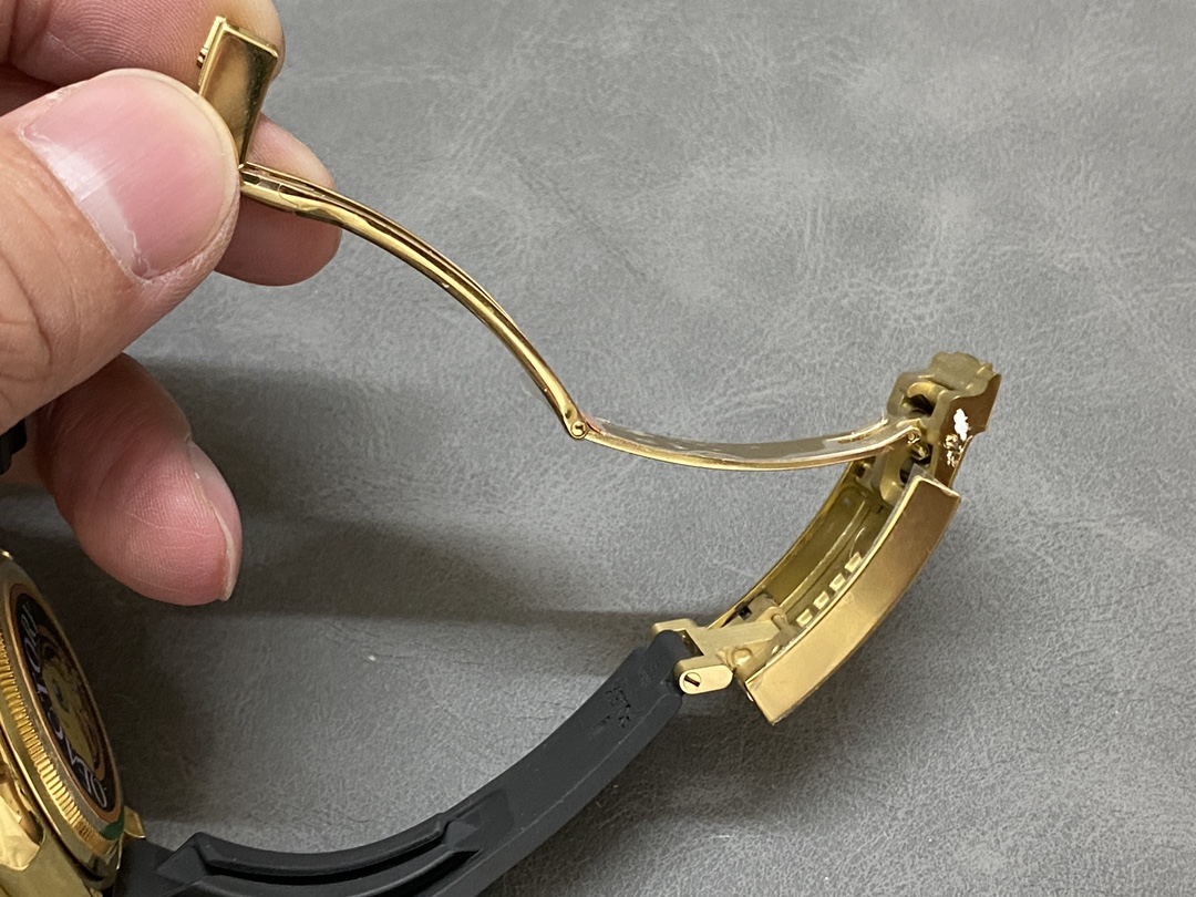 Rolex Cosmograph Daytona 40 Yellow Gold Balck Rubber m126518ln 0006