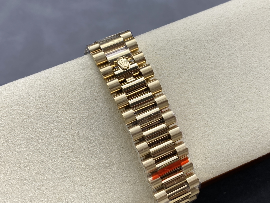 Rolex Day Date 40 18K Yellow Gold Green Dial Diamond Bezel M228348RBR 0040 Men's Watch