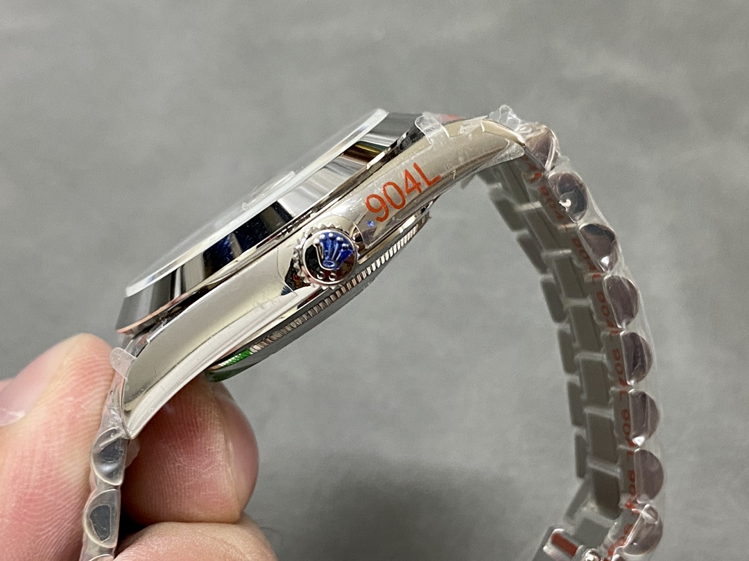 Rolex Day-Date 40mm Platinum Meteorite Baguette 228206 0036 Men's Watch