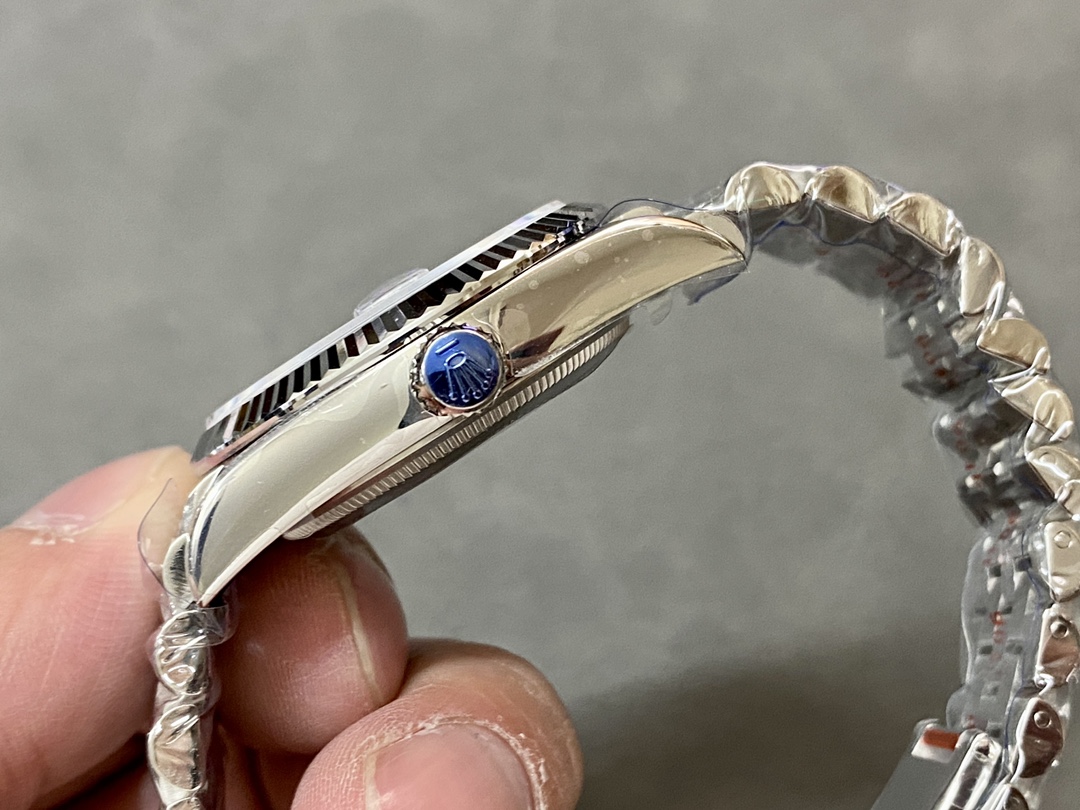 Rolex Datejust 126234 Fluted Bezel Aubergine Dial 36MM Unisex Replica Watch