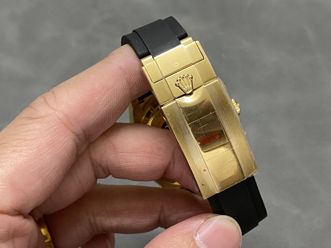 Rolex Cosmograph Daytona 40 Yellow Gold Balck Rubber m126518ln 0006