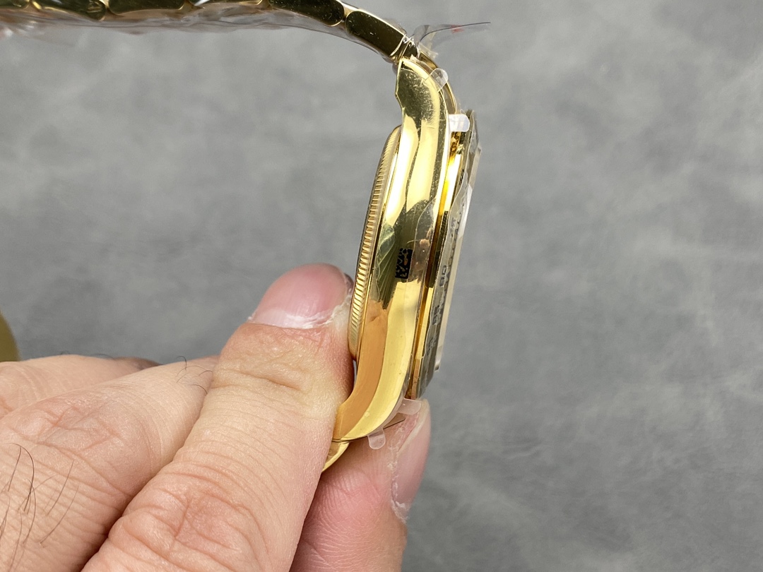 Rolex Daytona 116508 Yellow Gold Champagne Index Dial 40MM Mens Replica Watch