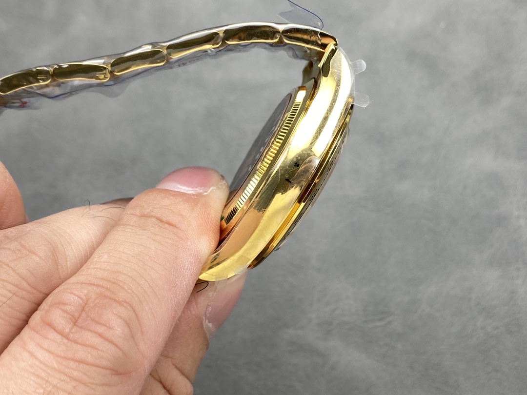 Rolex Daytona 116528 Yellow Gold Black Paul Newman Dial 40mm Mens Replica Watch