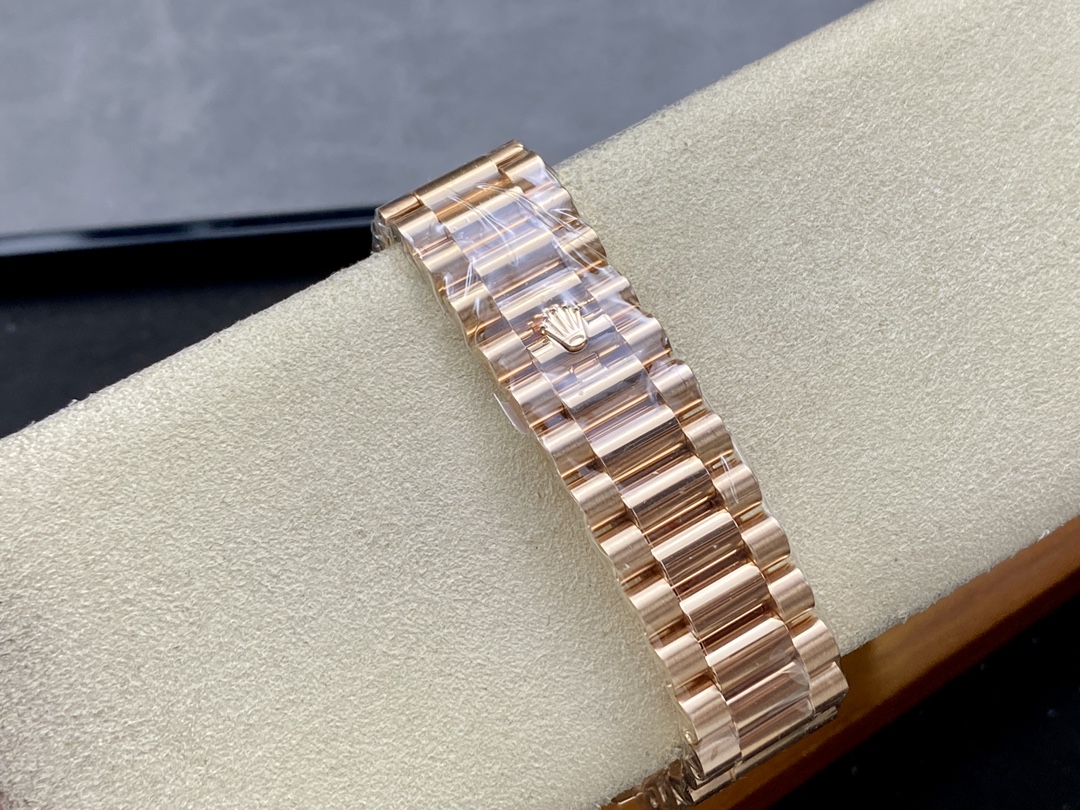 Rolex Day-Date 228235 Sundust Roman Numeral Dial Fluted Bezel 40mm Mens Replica Watch