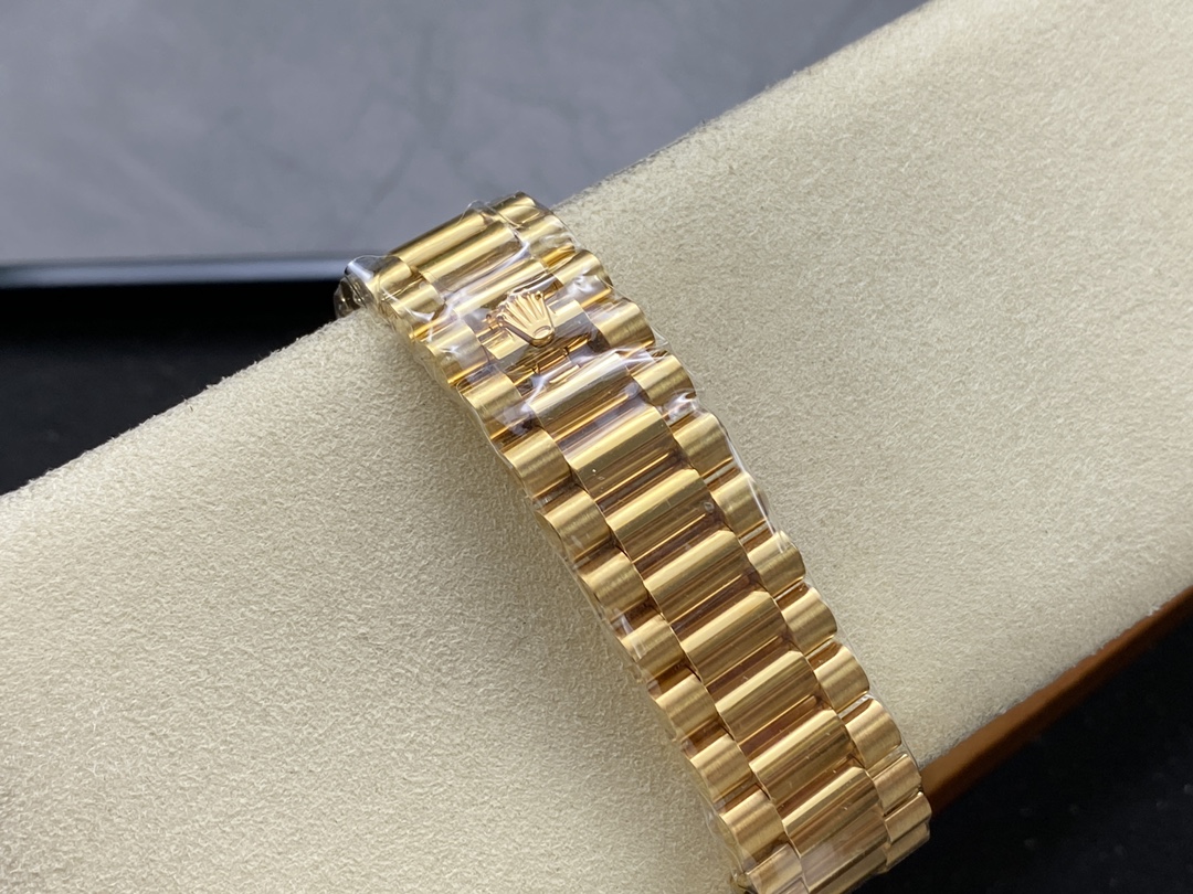 Rolex Day Date 40mm Yellow Gold President Black Dial m228238 0067