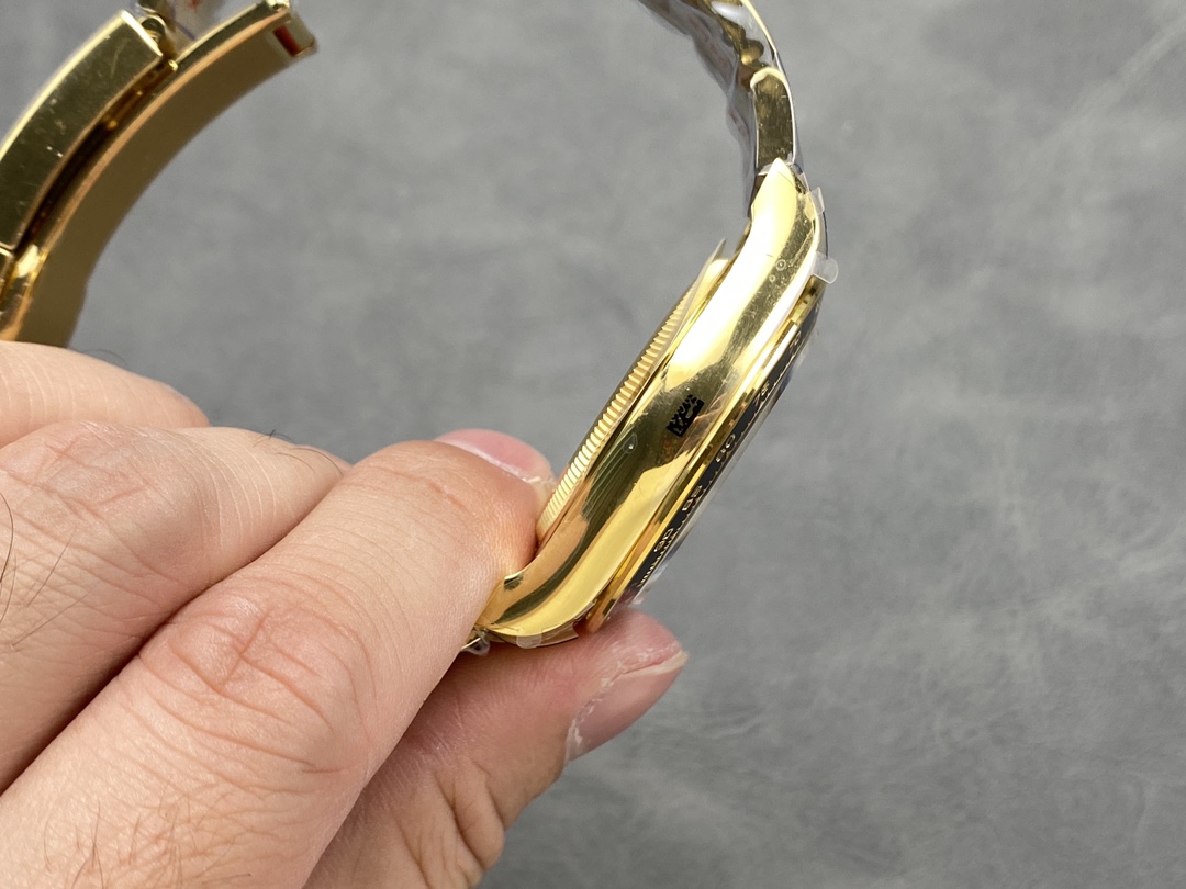 Rolex Daytona 40 Yellow Gold Le Mans 100th Anniversary 126528LN 0001