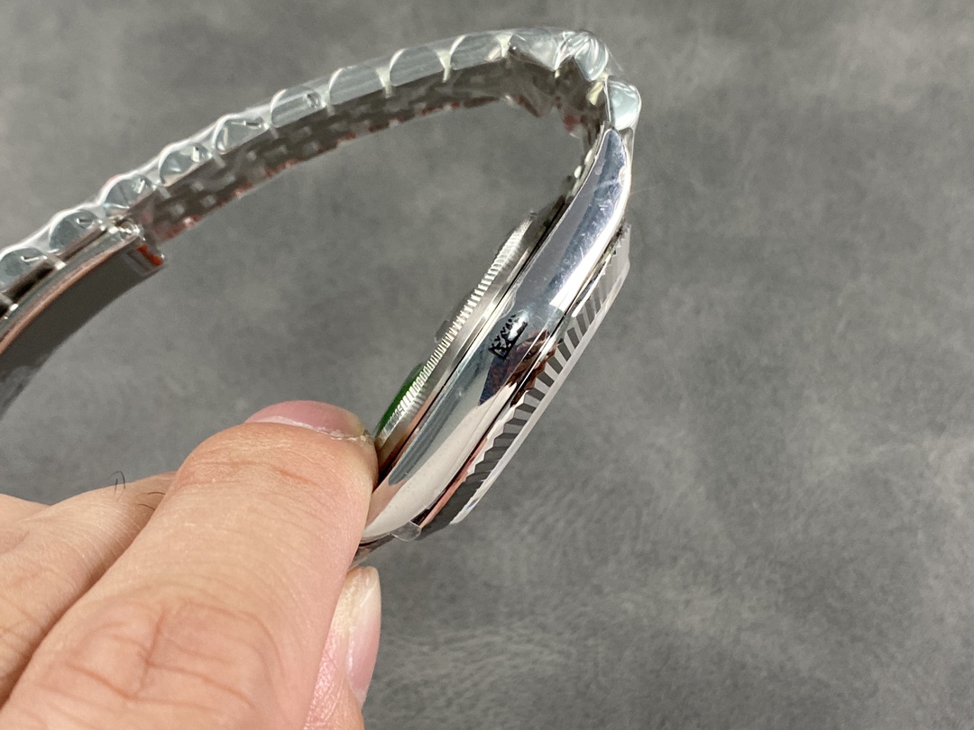 Rolex Datejust II 116334 Silver Diamond Dial 41mm Mens Replica Watch