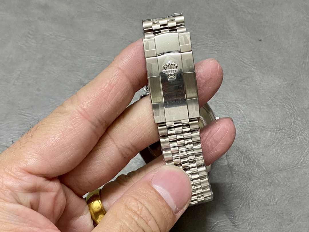 Rolex Datejust 41mm Pre owned Blue Motif Dial Jubilee Bracelet 126334